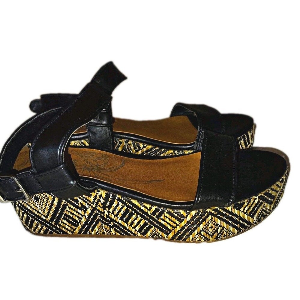 DV Women’s Black Strappy Wedge Sandals Ankle Strap Geometric Platform US 8.5